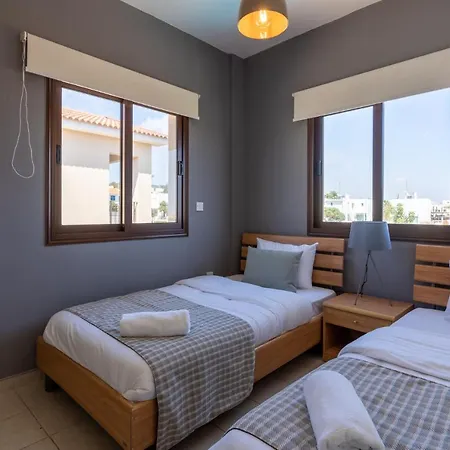 Yasmina 3-br In Cape Greco Villa *